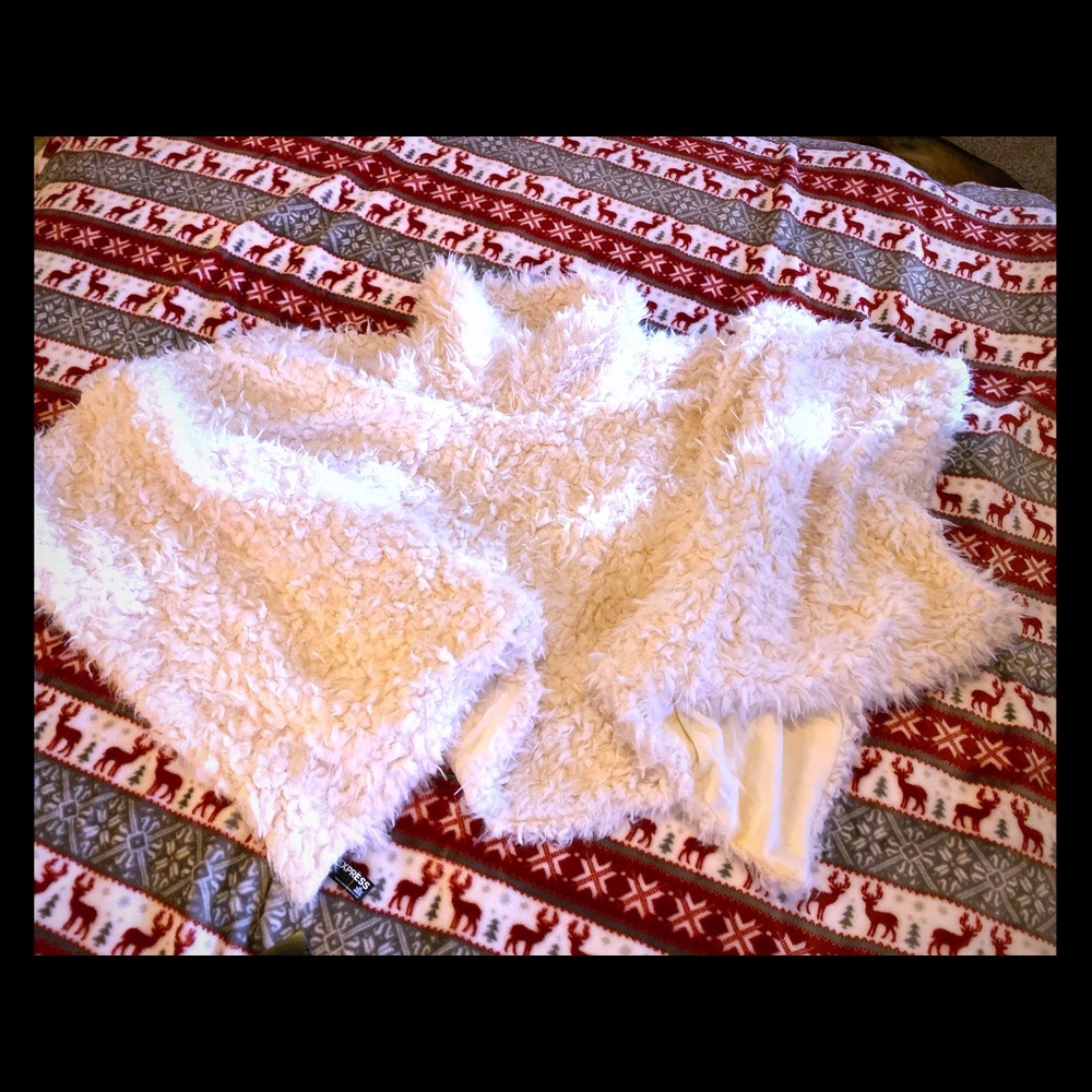 NWT Express Fake Fur Poncho O/S